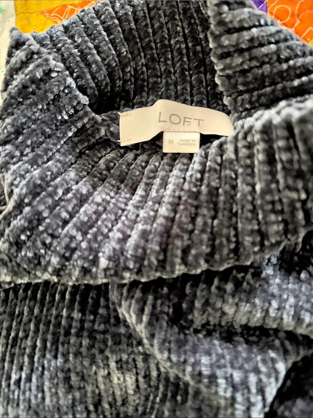 LOFT Textured Sweater in Black Size Medium Like New